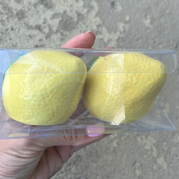New lemon salt and pepper shakers - Picture 5 of 10